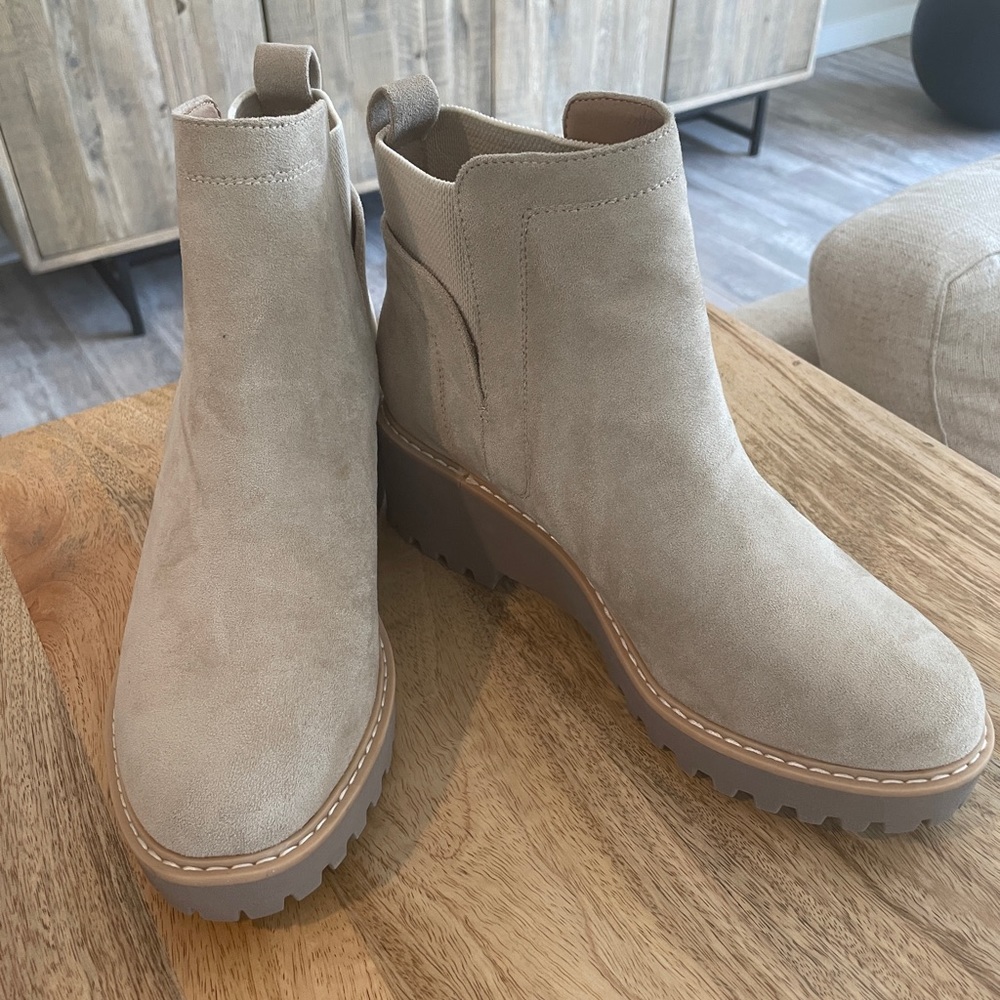 Dolce Vita boots size 7.5